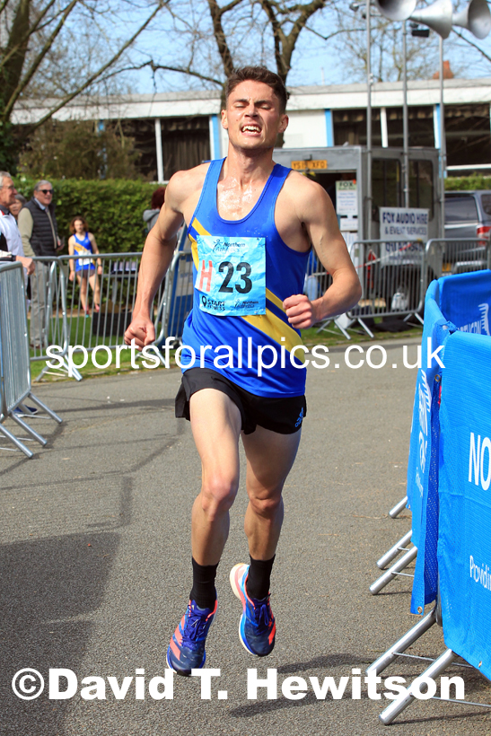 Senior Mens Northern 12 Stage Road Relay, 2022 Northern 12 and 6 Stage Road Relays,  Birkenhead Park, Birkenhead, Wirral.  Photo: David T. Hewitson/Sports for All Pics